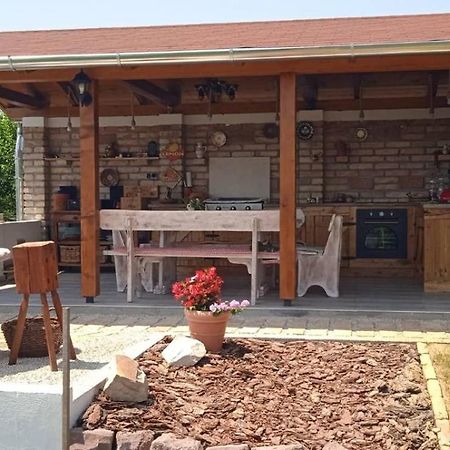 Gyoengyvirag Apartman Keszthely Buitenkant foto