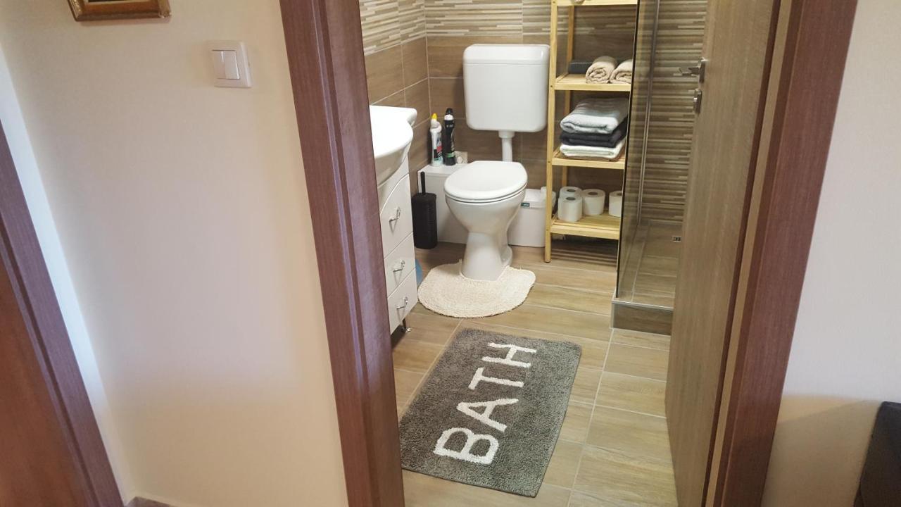 Gyoengyvirag Apartman Keszthely Buitenkant foto