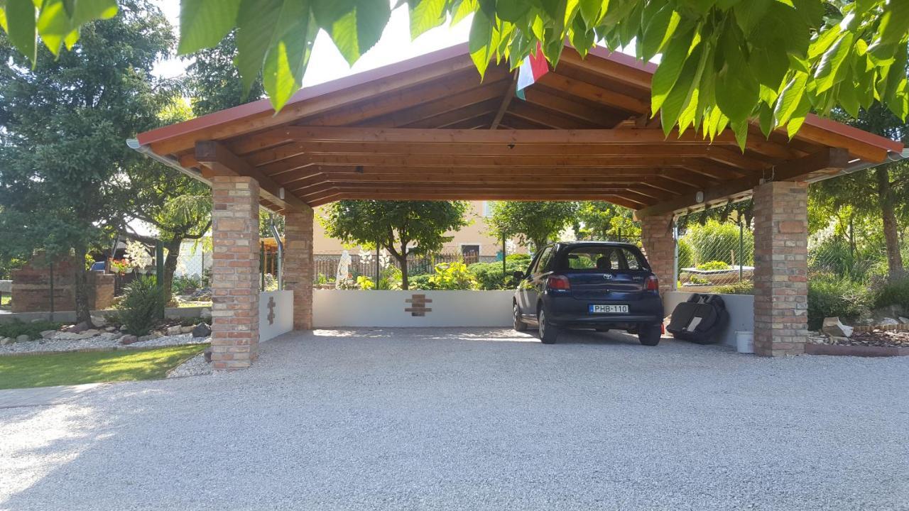 Gyoengyvirag Apartman Keszthely Buitenkant foto