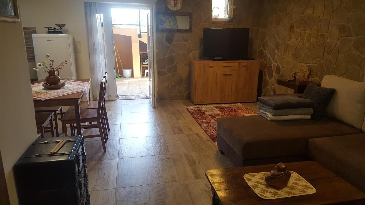 Gyoengyvirag Apartman Keszthely Buitenkant foto